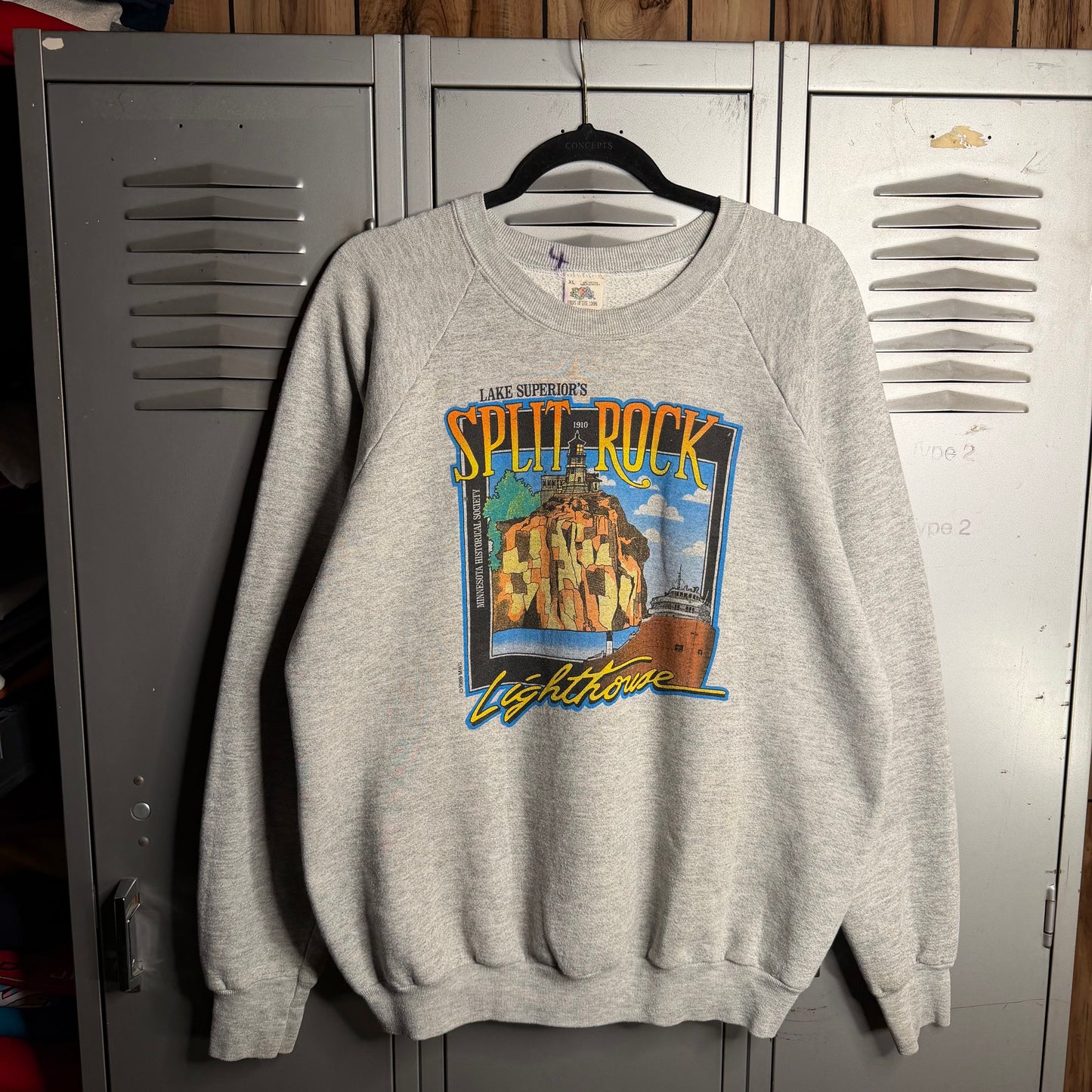 Late 1980’s Great Lakes x Lake Superior Split Rock Light House Fruit of the Loom Crewneck