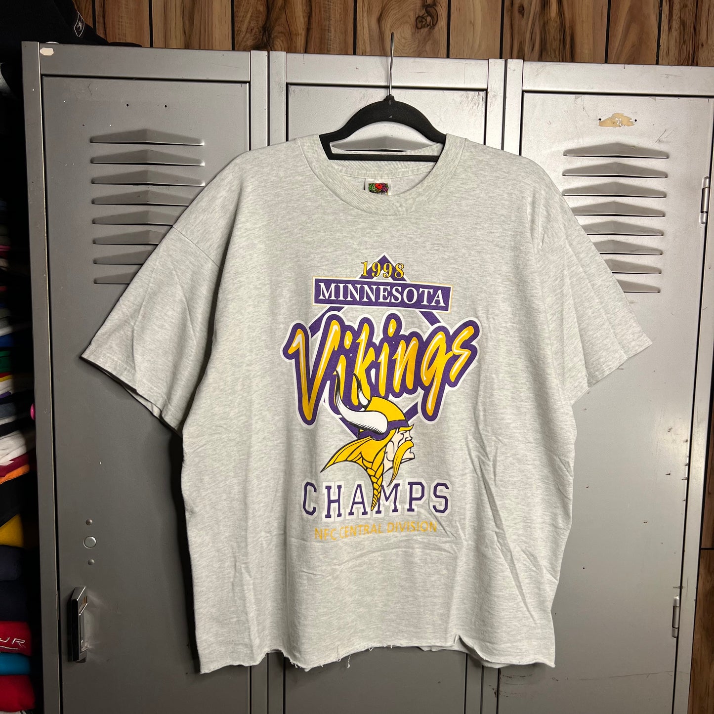 Vintage 1998 Minnesota Vikings NFL x NFC Central Division Champions Fruit of the Loom Grey T-Shirt