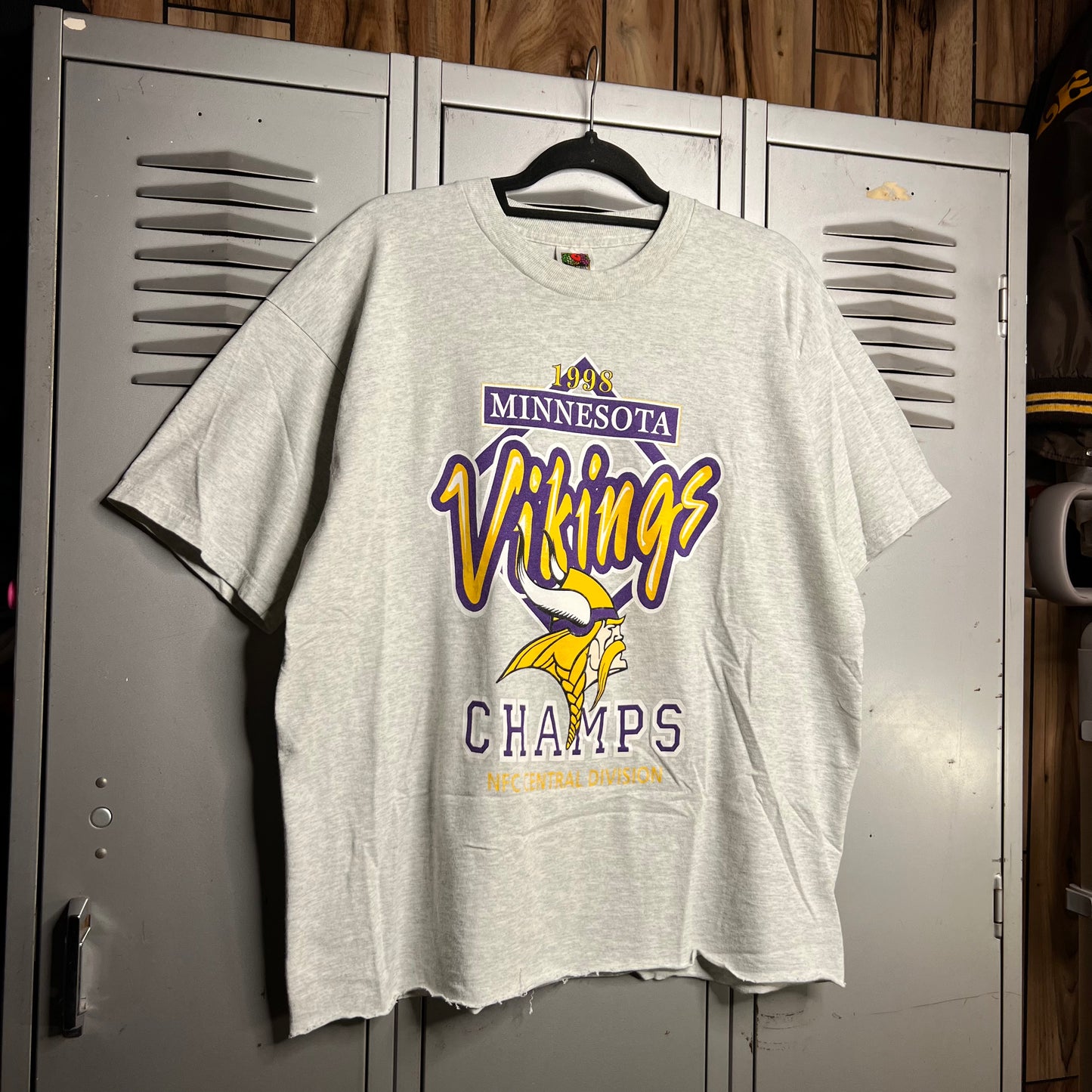 Vintage 1998 Minnesota Vikings NFL x NFC Central Division Champions Fruit of the Loom Grey T-Shirt
