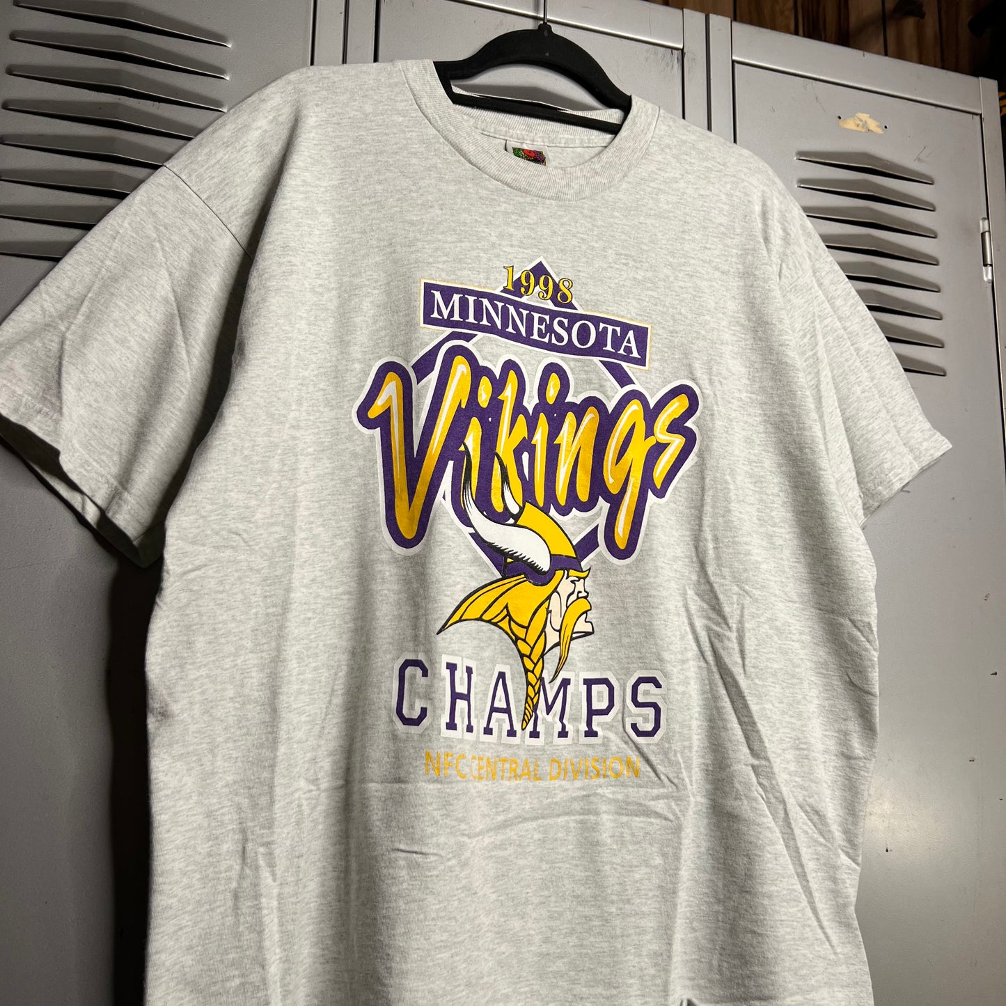 Vintage 1998 Minnesota Vikings NFL x NFC Central Division Champions Fruit of the Loom Grey T-Shirt