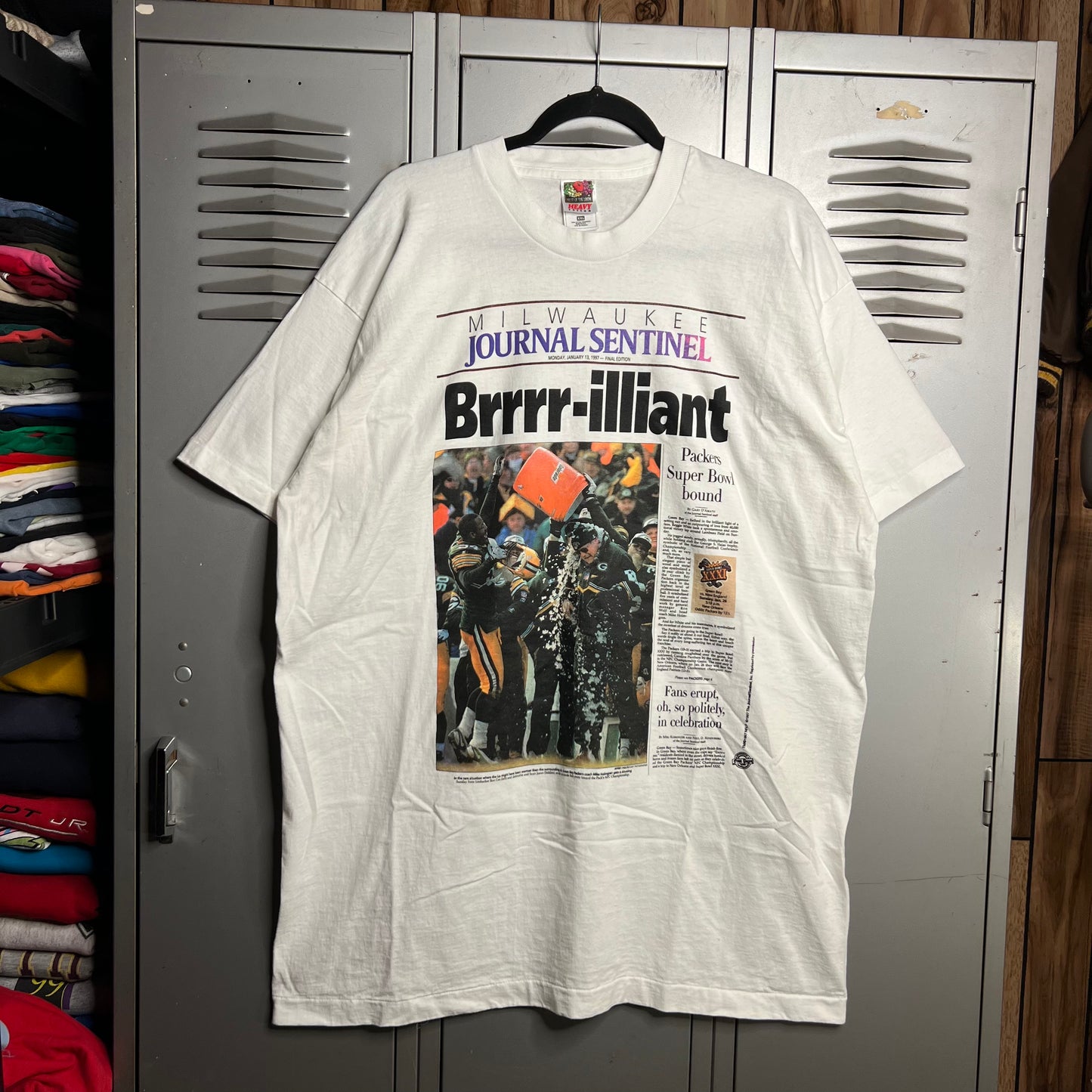 Vintage 1990s Green Bay Packers Super Bowl Bound x Milwaukee Journal Sentinel Brrr-illiant Single Stitch Fruit of the Loom T-Shirt