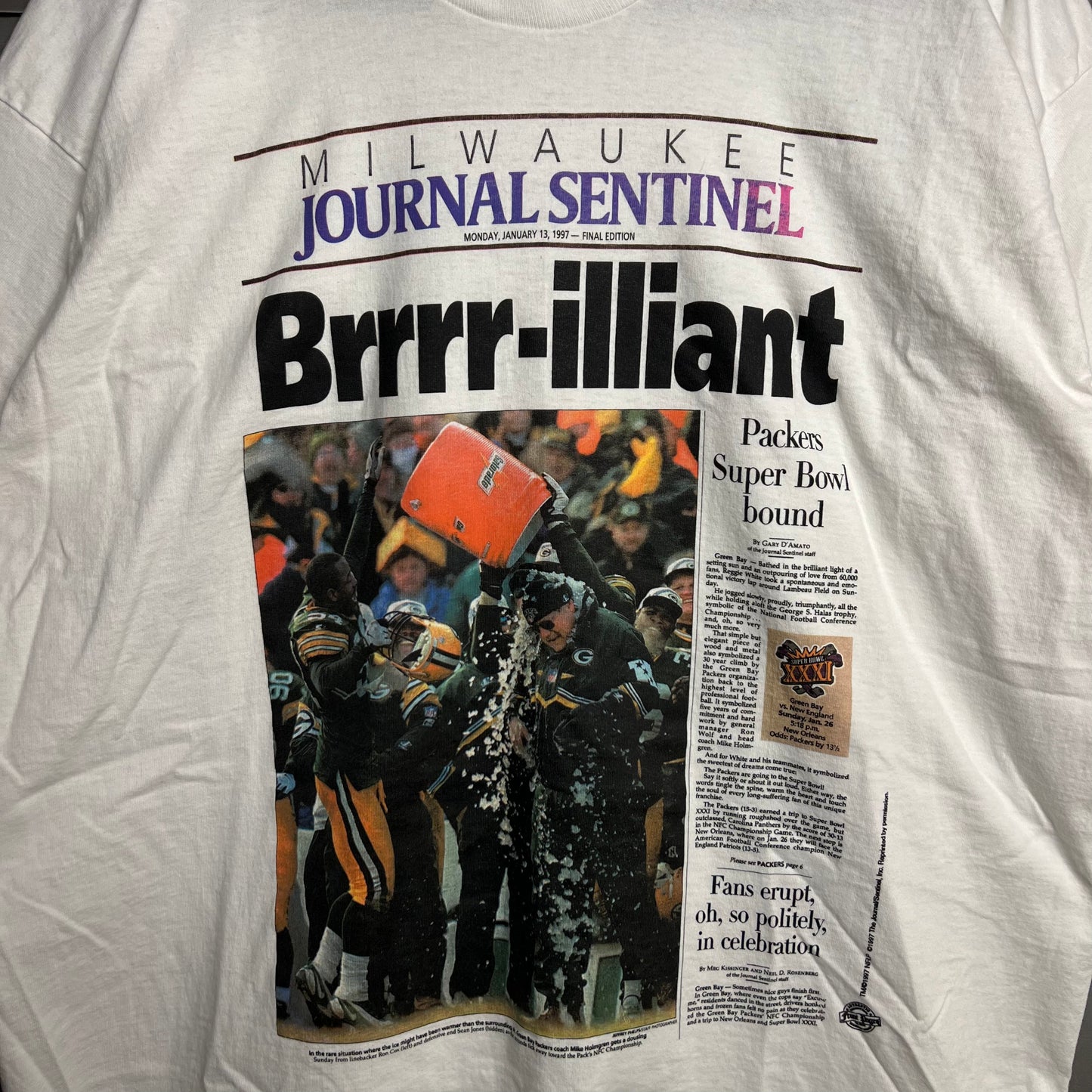 Vintage 1990s Green Bay Packers Super Bowl Bound x Milwaukee Journal Sentinel Brrr-illiant Single Stitch Fruit of the Loom T-Shirt