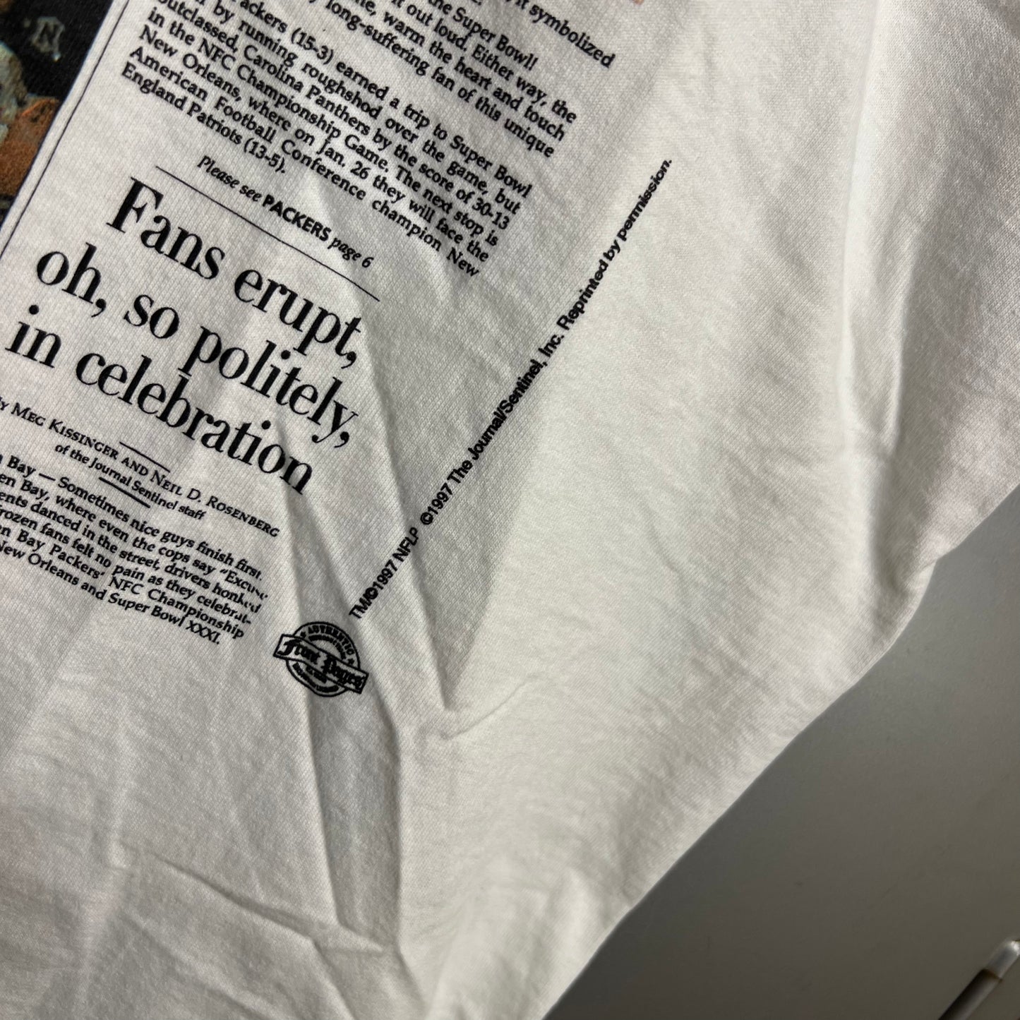 Vintage 1990s Green Bay Packers Super Bowl Bound x Milwaukee Journal Sentinel Brrr-illiant Single Stitch Fruit of the Loom T-Shirt