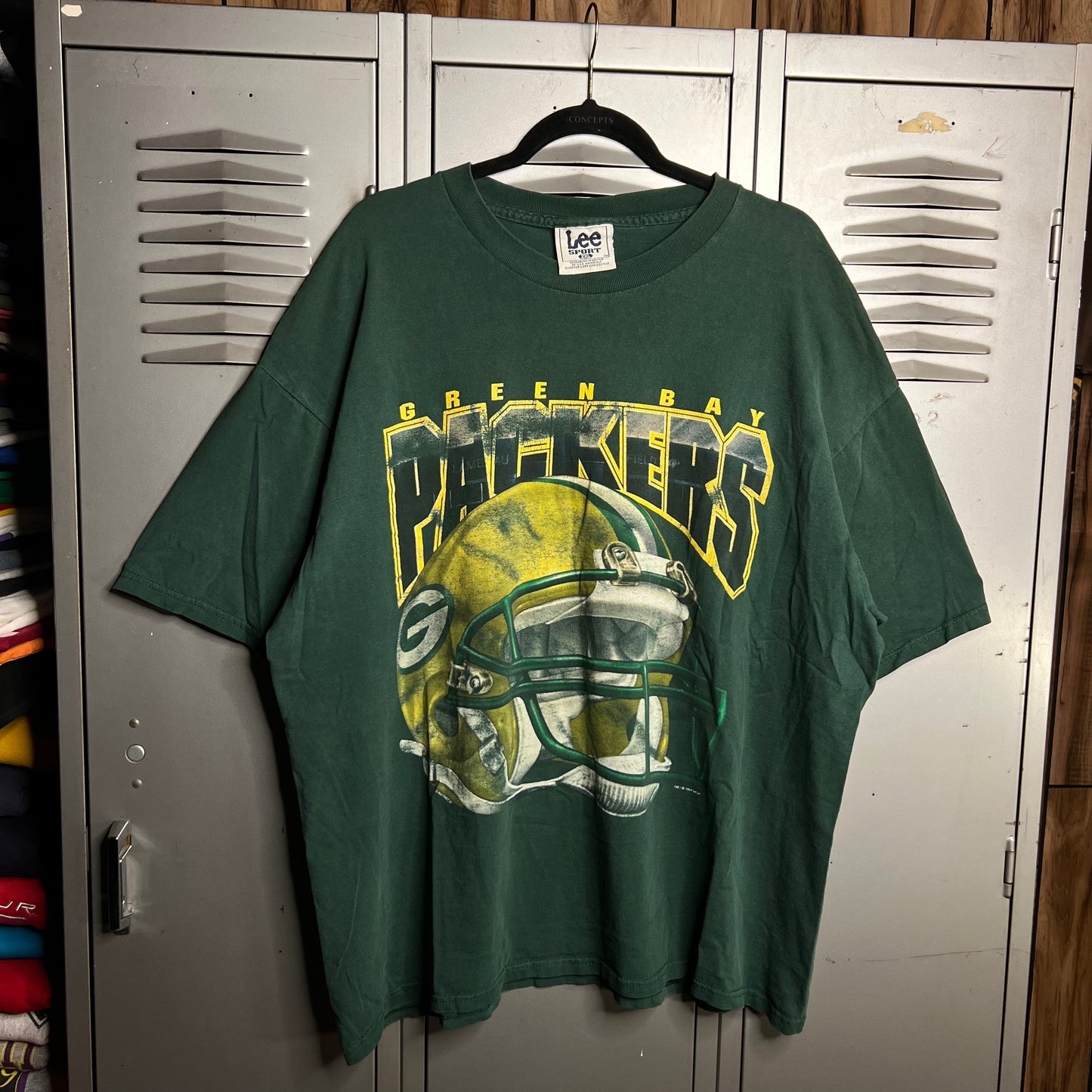 Vintage 1990s Faded x Distressed Green Bay Packers Helmet Lee Sport T-Shirt