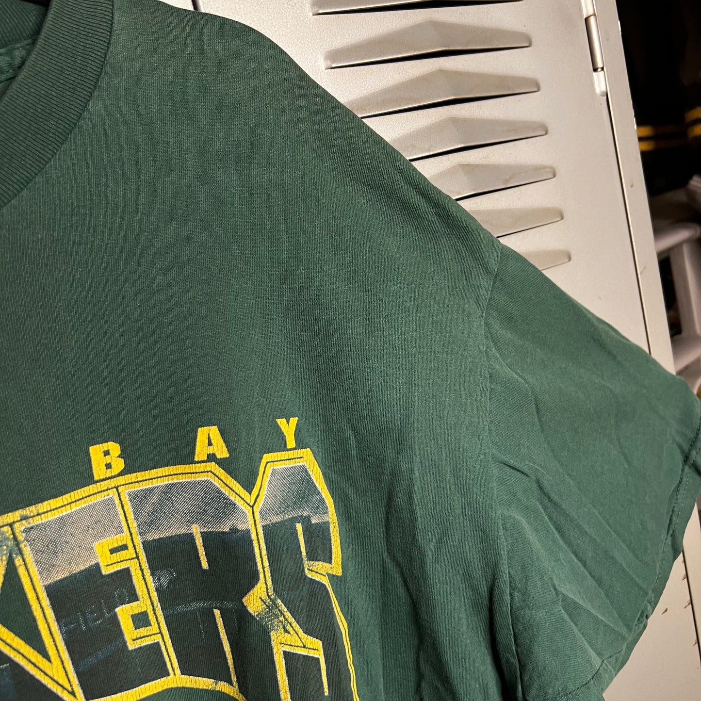 Vintage 1990s Faded x Distressed Green Bay Packers Helmet Lee Sport T-Shirt