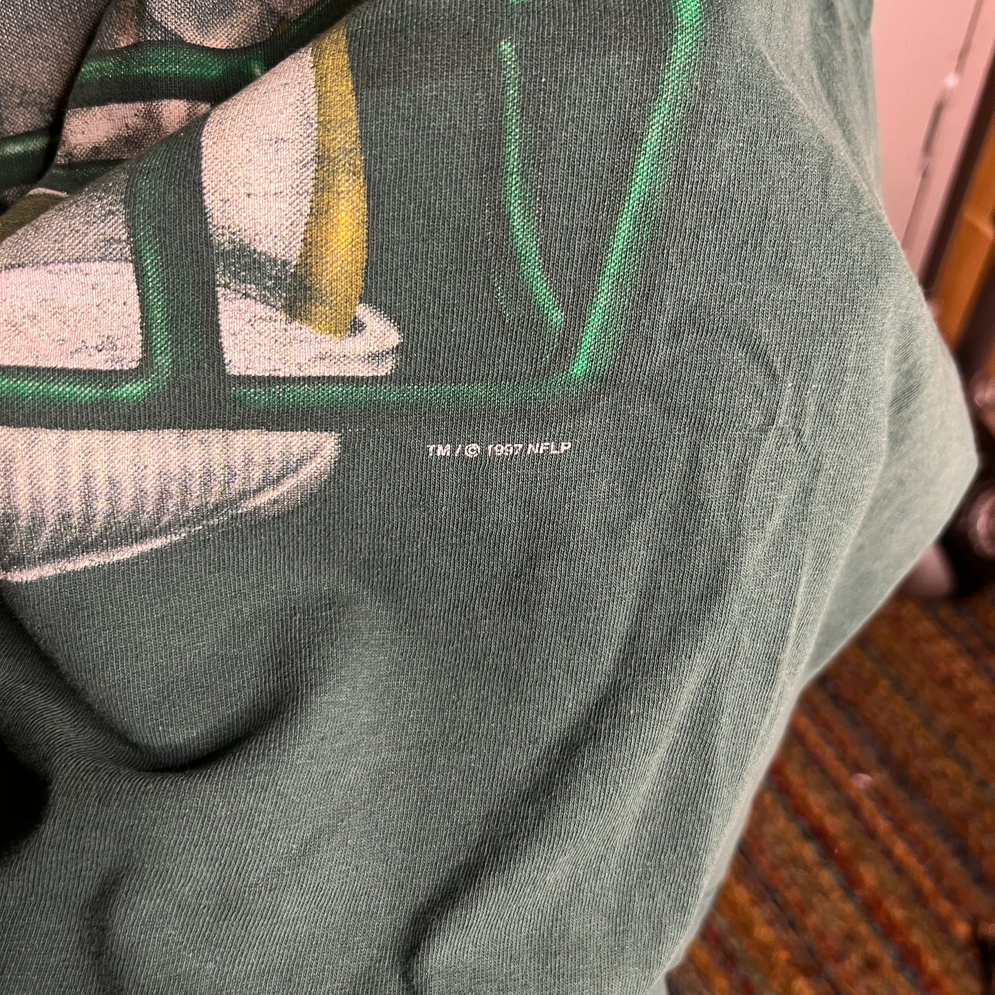 Vintage 1990s Faded x Distressed Green Bay Packers Helmet Lee Sport T-Shirt