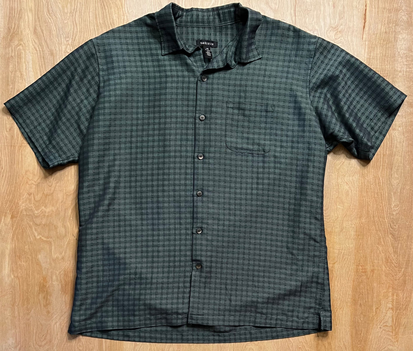 Early 2000's Van Heusen Short Sleeve Button Up