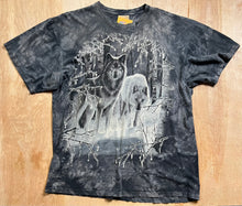 Load image into Gallery viewer, Vintage The Mountains Wolves T-Shirt
