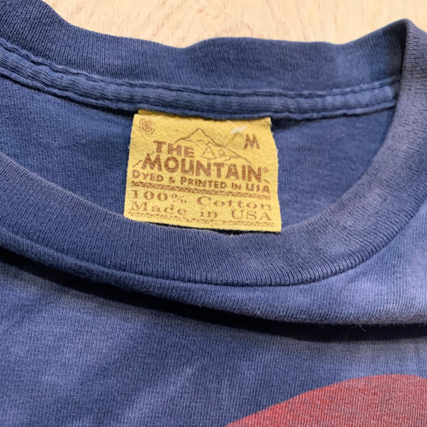 2001 "The Mountains" Wolves and American Flag Single Stitch T-Shirt