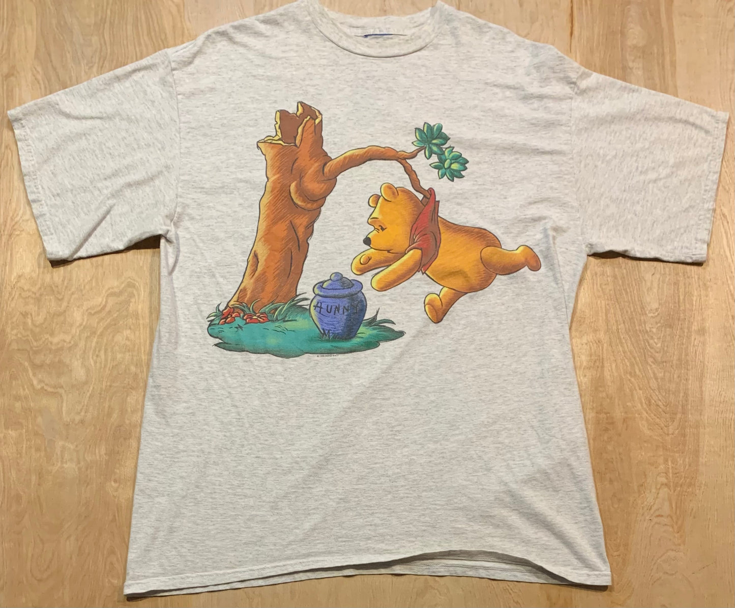 1998 Winnie the Pooh Stuck in the Tree and Honey Vintage T-Shirt